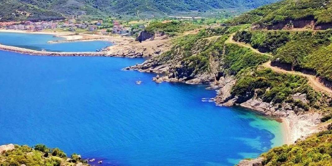 Akvaryumu andıran koyu ile dikkat çekiyor, kapısı denize açılıyor! İzmir ya da Muğla değil: 173 kişilik nüfusu şaşırtıyor 1